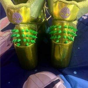 YRU Metallic Green Alien Platform Shoes